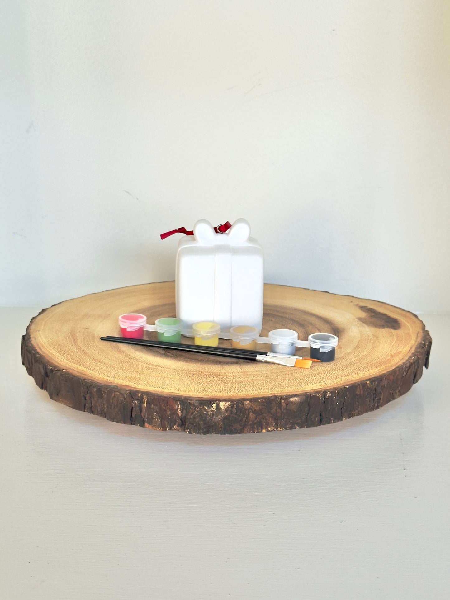 Ceramic Present Ornament