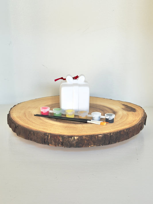 Ceramic Present Ornament